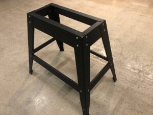 Alus kombineeritud lint-ketaslihvmasinale, freesile ja lauasaele L&N